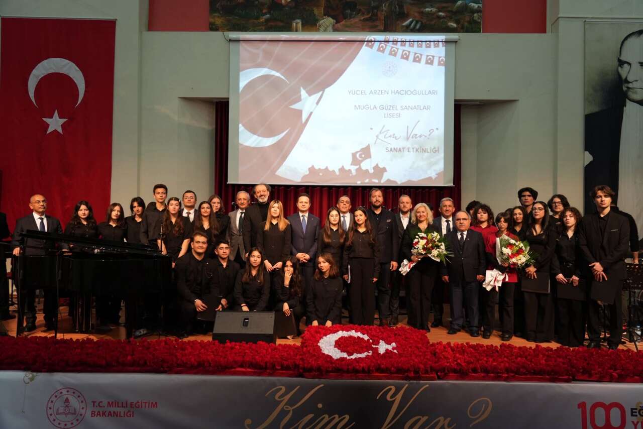 Muğla’da ‘Kim Var?’: Öğrenciler ve Yücel Arzen Aynı Sahnede 2